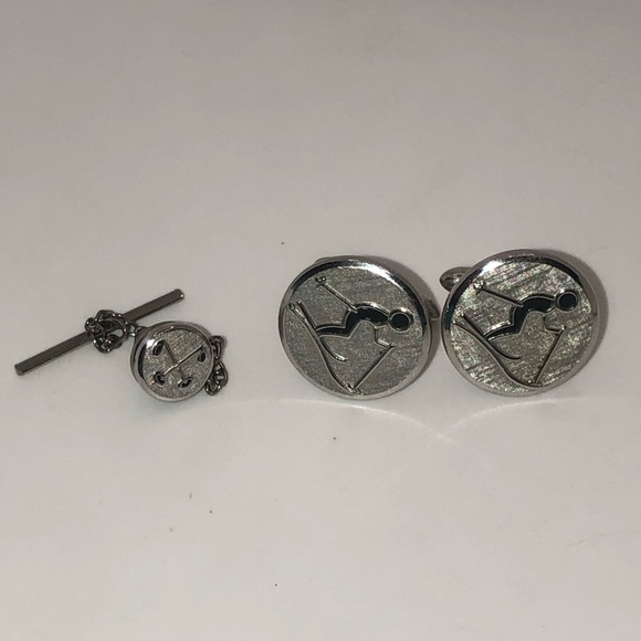 Vtg Swank Cufflinks & Tie Tack Pin Ski Skiing  & Ski Poles Theme Silver Tone - Picture 1 of 7